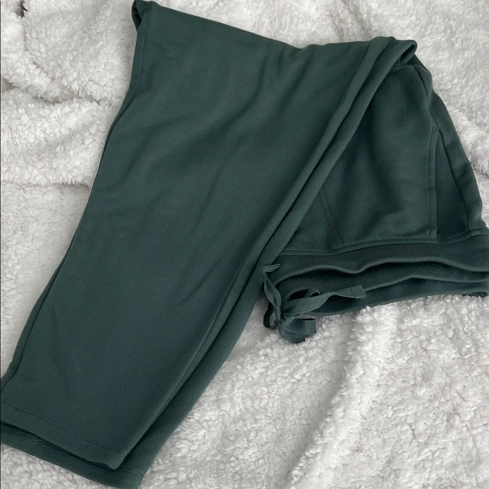 Lou & Grey Sweatpants Pine Green - Picture 1 of 7